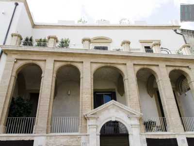 Palazzo Cal�-Carducci, edificio nobiliare completamente restaurato dotato di cinque arcate